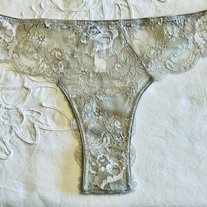 Brand New I.D. Sarrieri ‘Anna’ Brazilian Brief in Silver Scalloped Lace Small